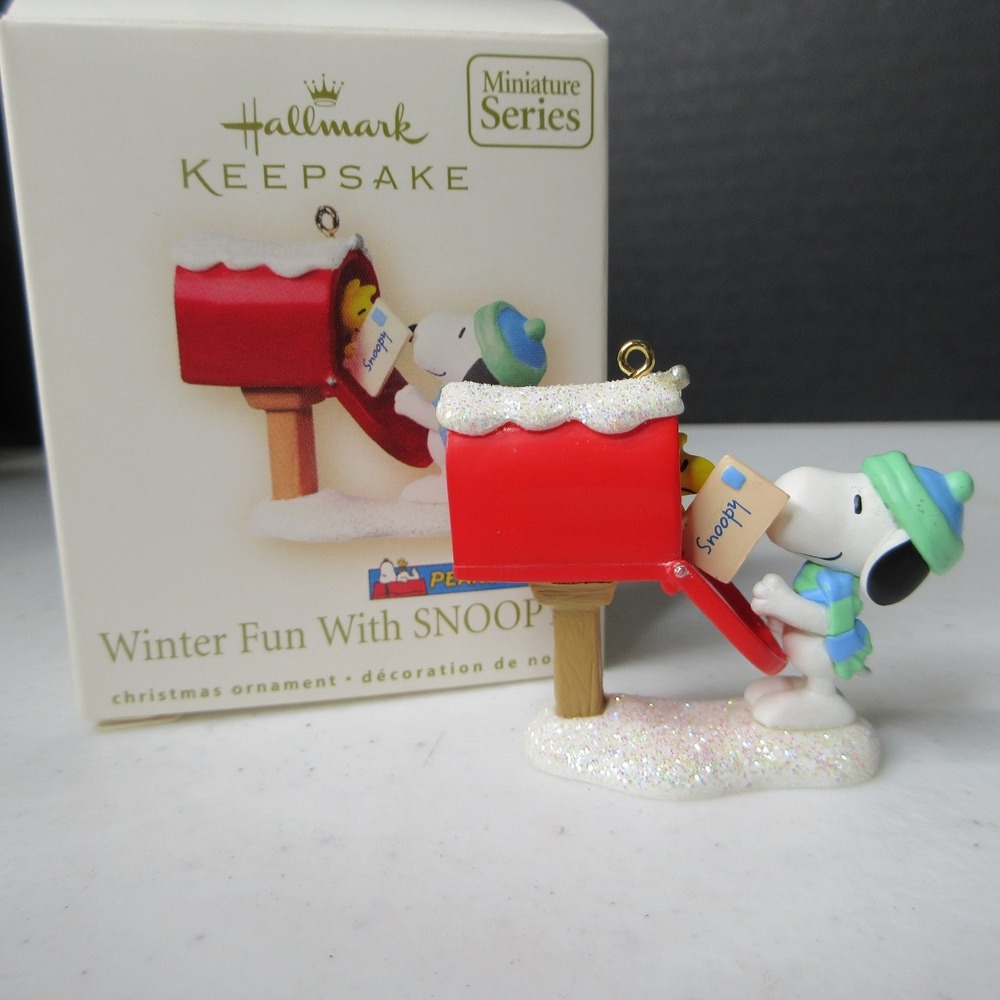 Hallmark Winter Fun W/ Snoopy #10 Mailbox Woodstock 2007 Miniature Ornament New